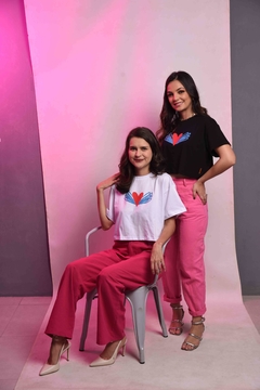 Camiseta Coração com Asas Preta na internet