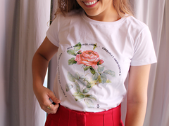 Camiseta Flor de Jardim - Coleção Onde Vive o Amor - comprar online