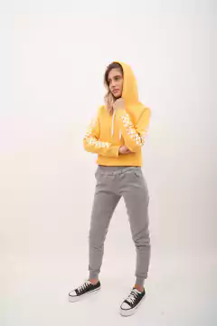 Canguro de friza,con guarda estampada en manga - tienda online