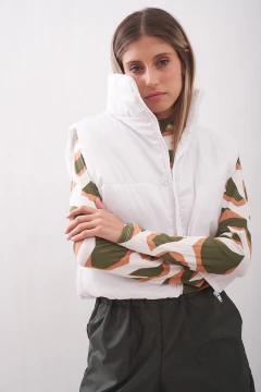 Chaleco puffer corto. metalizados.