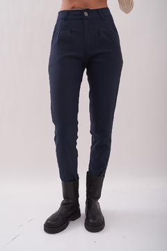 Imagen de Pantalón sastrero de bengalina con botamanga y pinzas.