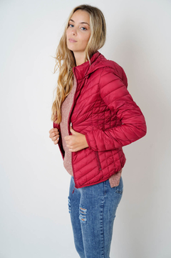 Campera ultraliviana, de microfibra, con capucha desmontable. en internet