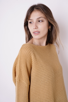 Sweater cuello bote, largo. en internet
