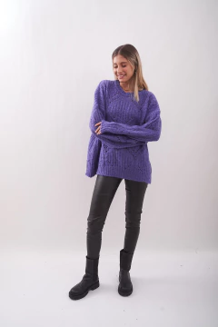 Sweater oversize , tejido, con líneas caladas en internet
