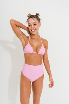 Bikini en triángulo, con bombacha tiro alto. Art 41500. en internet