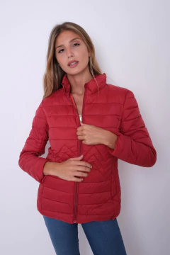 Campera ultraliviana, con diseño zig-zag. - comprar online