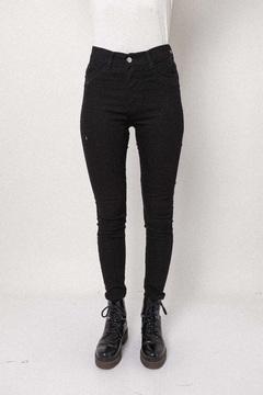 Jean elastizado, tiro alto, color negro. - comprar online