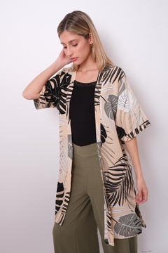 Kimono de fibrana largo, manga al codo. Estampas variadas. - comprar online