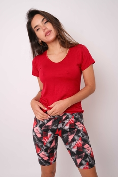 Remera de modal viscosa, con ribete de raso, manga corta.