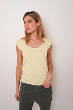 Remera de modal elastizado, con manga japonesa. - comprar online