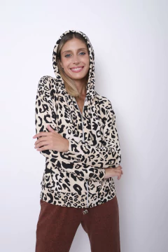 Campera de lanilla estampada. Con capucha y bolsillos. - tienda online