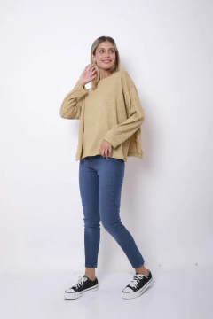 Sweater lurex, oversize, con tajo a los costados. - comprar online