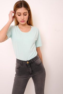 Remera de modal elastizado, manga corta. - comprar online