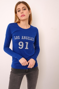 Remera de modal elastizado con estampas variadas.