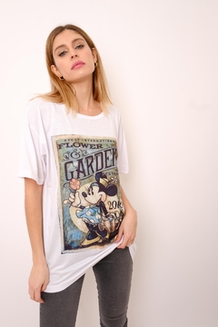 Remera oversize sublimada. estampas variadas.