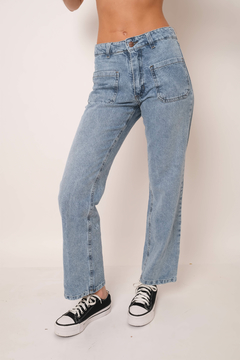 Jean Wide leg, rígido, con bolsillos en el frente. Celeste y gris