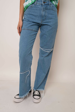 Jean Wide leg, celeste, con costuras.
