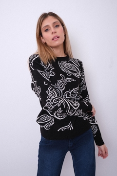 Sweater de angora, con diseño de arabescos.