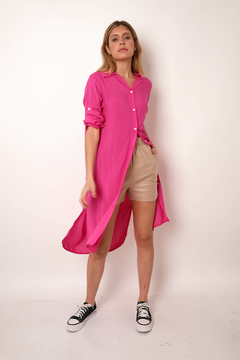 Camisa extralarga de fibrana, con manga regulable. - comprar online