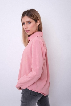 Camisa de fibrana clásica, manga regulable, con bolsillo lateral. - tienda online