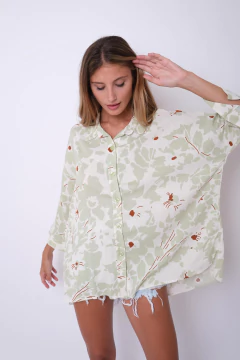 Camisa de lino oversize, estampa de flores. - comprar online