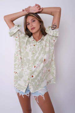 Camisa de lino oversize, estampa de flores. - tienda online