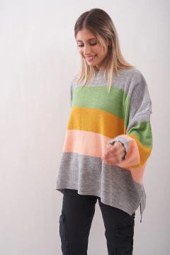 Sweater de acrílico oversize, con guardas de colores.