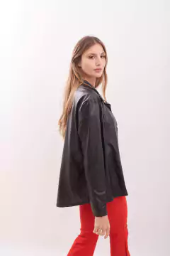 Camisa engomada, clásica, con broches, manga larga. en internet
