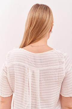Camisola de batista, importada, con líneas sutiles y brodery en escote. - Proverbio