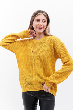 Sweater tejido , tramado y calado en V .