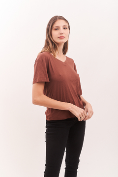 Remera escote V