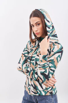 Campera de lanilla estampada. Con capucha y bolsillos. en internet