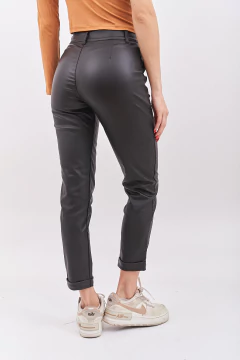Pantalón sastrero engomado. en internet