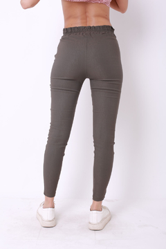 Pantalón chupin de bengalina, elastizada, con bolsillos. Tiro alto. - Proverbio