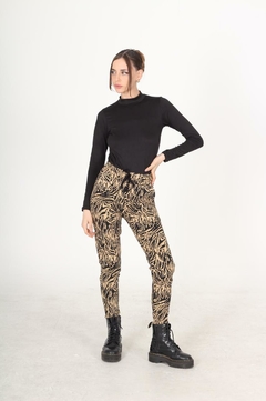 Pantalón acebrado, de bengalina elastizada. - comprar online