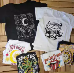 Remera de algodón, con estampa central. Estampas variadas. en internet