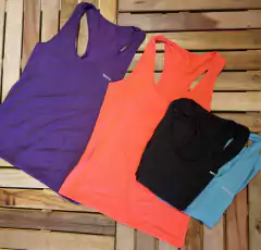 Imagen de Musculosa deportiva de dry fit.