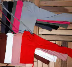 Top de modal viscosa,cuello redondo, con tiras para atar en cintura. - Proverbio