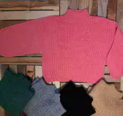Imagen de Media polera, tejida en mohair, manga globo.