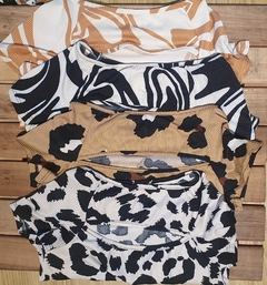Imagen de Top de morley estampado, con abertura.