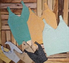 Musculosa de hilo lycra, con lurex.