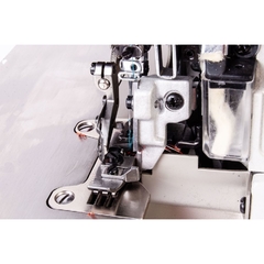 Máquina de Costura Industrial Overlock Ponto Cadeia Direct Drive com Control Box Acoplado ao Cabeçote SS94-D-SP-BR - NJ Maquinas de Costuras