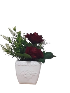 Arranjo Com Mini Rosas Vermelhas Artificiais De Veludo - comprar online