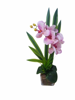 Arranjo orquídeas rosas de silicone no vaso de vidro - Darc Flores e Arranjos Artificiais