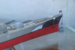 barco gris maqueta pecera - La Rueda