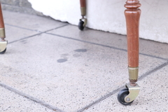 Imagen de carrobar cajon ruedas ingles