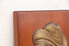 cuadro bronce adorno madera en internet
