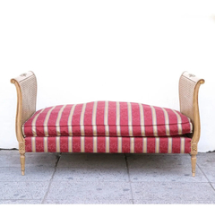 Diván Sofa Vintage Tallado - Antig. La Rueda - L R (Reacondicionado)