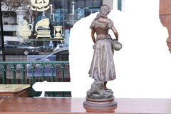 Imagen de figura mujer bronce escultura