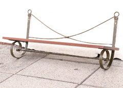 perchero bronce pared estanteria